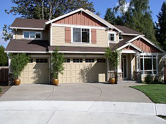 photo of front entry and corner den of the Avocet home plan